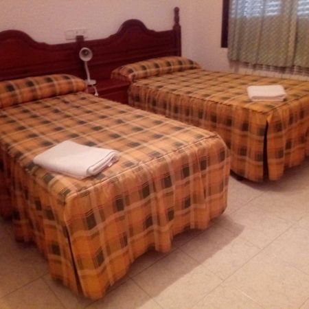 Hostal Restaurante San Millan أوريويلا ديل تريميدال المظهر الخارجي الصورة