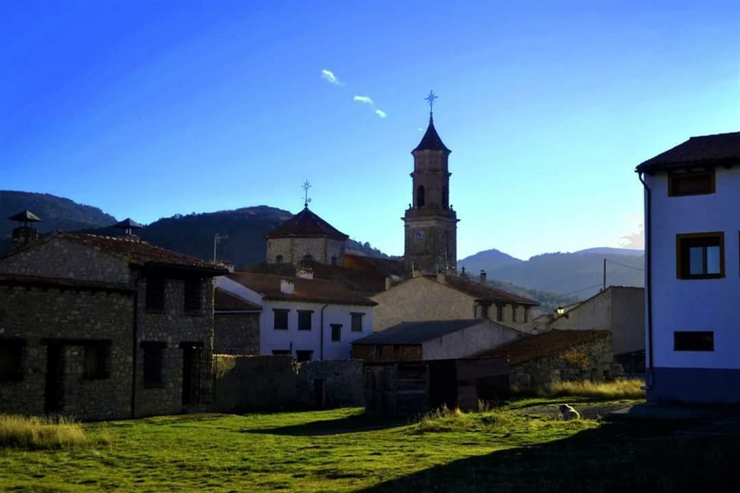 Hostal Restaurante San Millan أوريويلا ديل تريميدال المظهر الخارجي الصورة