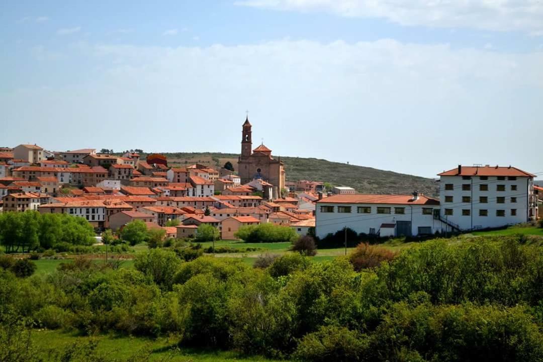Hostal Restaurante San Millan أوريويلا ديل تريميدال المظهر الخارجي الصورة