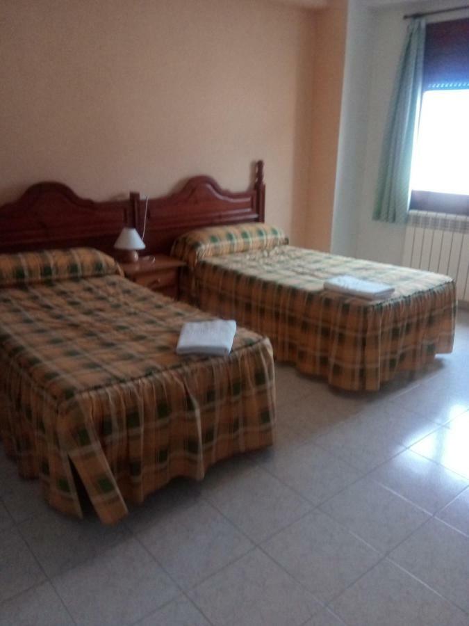 Hostal Restaurante San Millan أوريويلا ديل تريميدال المظهر الخارجي الصورة