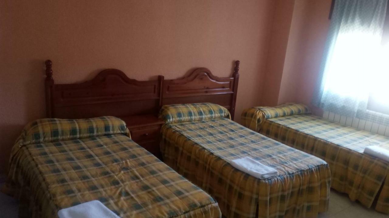 Hostal Restaurante San Millan أوريويلا ديل تريميدال المظهر الخارجي الصورة